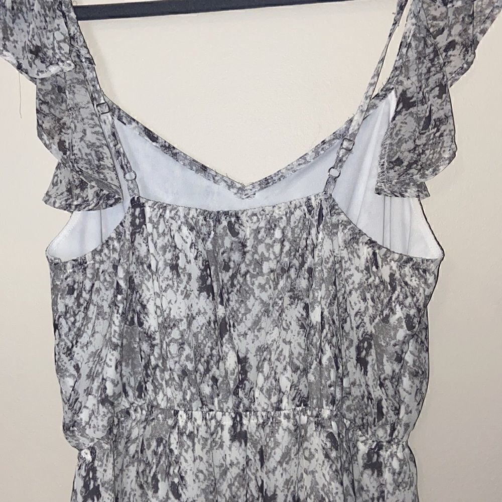 entro Grey Flowy Dress Size: Large - Picture 5 of 7